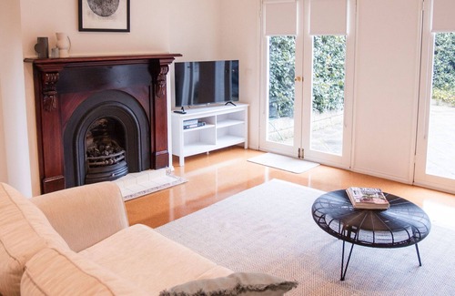 Quarry Hill Cottage | Blue Door Bendigo