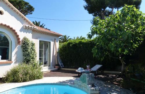 Riou - Petit Juas - Av de Grasse House | Blue Dream Cannes Guest House