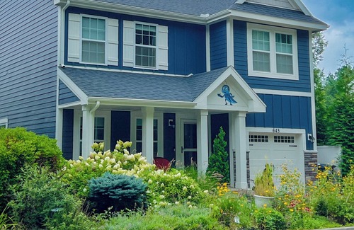 South Haven House | Blue Grasshopper – Spacious Luxury Retreat with Two Primary Suites