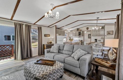 Uncertain House | Blue Heron Lakefront, Caddo Late