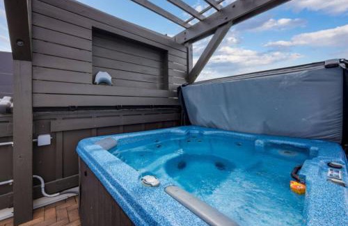 Hadley - Washington House | Blue Horizon - Hot Tub - Dual Rooftop Balconies