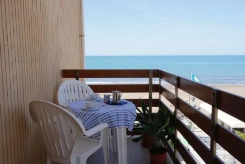 Marina di Castagneto Carducci Apartment | Blue Home
