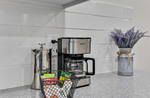 South Salt Lake House | Blue Ivy Oasis - New Remodel - Cozy n' Spacious.