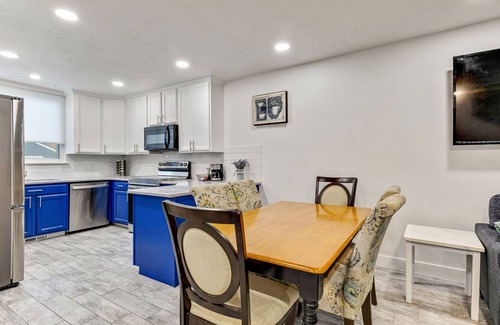 South Salt Lake House | Blue Ivy Oasis - New Remodel - Cozy n' Spacious.