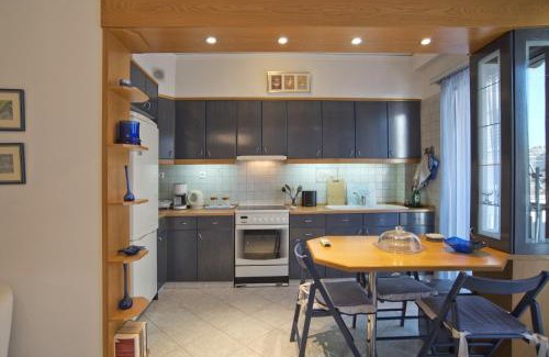 Dafni Apartment | Blue Nest Elegant Reno Fully Equipt Apt near Metro