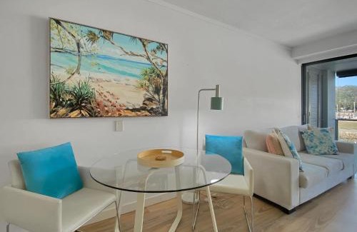 Nelly Bay Apartment | Blue on Blue Superior Studio Room 1241