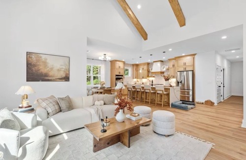 Westminster House | Blue Owl Lakefront Getaway · Hot Tub + Mini Golf + BBQ