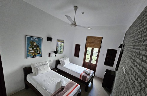 Kandy Hotel | Blue Pillars