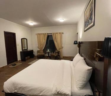 Murree Hotel | Blue Pines Resort & Restaurant