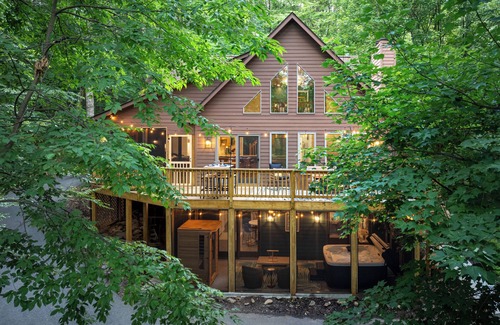 Nellysford Cabin | Blue Ridge Bliss 9BR/6BA: 2 Homes Across the Street from each other! Sleeps 24