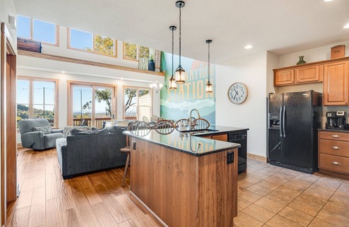 Wolf Laurel House | Blue Ridge Home with Views-Hot Tub-Gameroom/Close to Skiing-Hiking-Asheville!