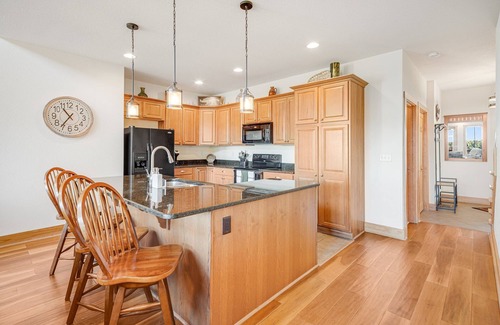 Wolf Laurel House | Blue Ridge Home with Views-Hot Tub-Gameroom/Close to Skiing-Hiking-Asheville!