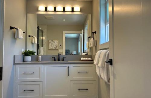 Gordon Head House | Blue Sea And Clear Sky B&B LICENCE NUMBER 18952