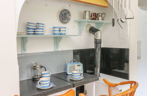 St. Mawes Cottage | BLUE SEAS, pet friendly, country holiday cottage in St Mawes