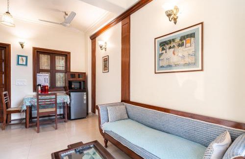 Hauz Khas Village Apartment | Blue Sky 1 Bedroom Apartment with a fort view