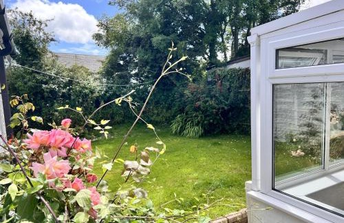 Pentraeth House | 'Blue Sky' 2 Bedroom Enclosed Garden Parking WiFi