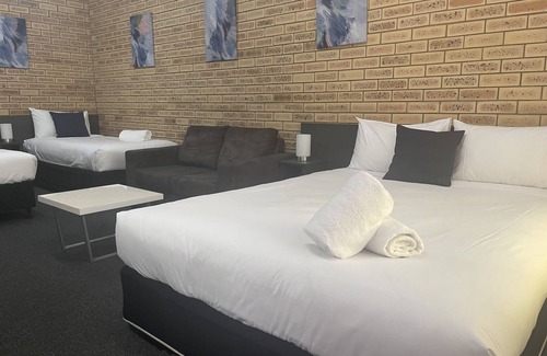 East Toowoomba Hotel | Blue Violet Motor Inn