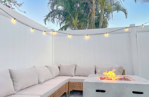 West Bradenton House | Blue Waves Getaway l Pool Putt Putt l Movies
