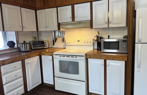 Bryant Pond House | Blue Yodel: Comfortable spot on 36 acres with brookside wood-burning sauna