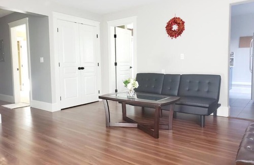 Regional District of Nanaimo Apartment | BlueBack BeachFront 2-Bedroom Private Apartment
