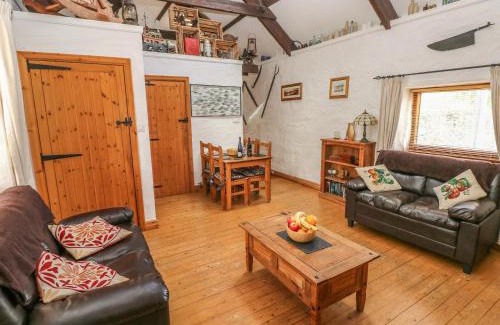 Milford Haven House | Bluebell Cottage