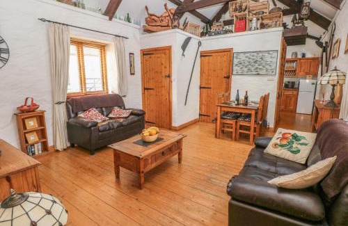 Milford Haven House | Bluebell Cottage
