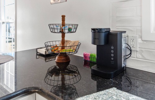 Mena House | BLUEBERRY COTTAGE is superbly located in Mena. WIFI, ALL NEW, Just Remodeled