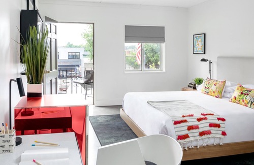Saratoga Springs Hotel | Bluebird Spa City Motor Lodge