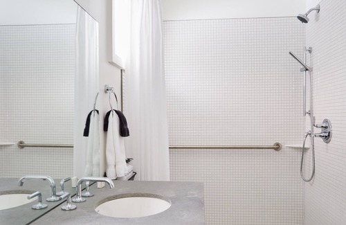 Saratoga Springs Hotel | Bluebird Spa City Motor Lodge