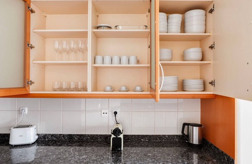 Carcavelos Apartment | Blueground | Carcavelos, furniture & full kitchen