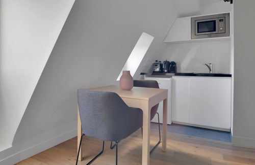 Arsenal Apartment | Blueground | Le Marais, nr Bastille