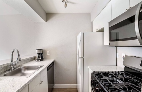 Cherrywood Apartment | Blueground | Mueller 1bd, BBQ, Pool, AC, nr Downtown