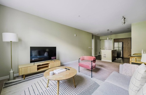 Newcastle Apartment | Blueground | Newcastle, elevator, near Golf Club