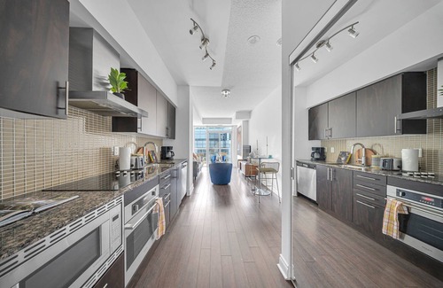 Toronto Entertainment District Apartment | Bluejaysway