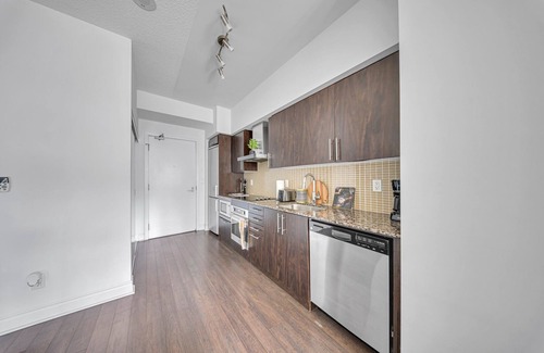 Toronto Entertainment District Apartment | Bluejaysway