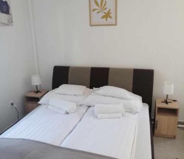 Jaszbereny Apartment | Blueline Motel