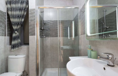 Tower Road Apartment | Bluemist Flat-hosted by Sweetstay