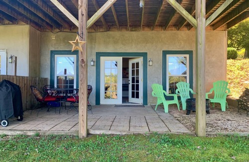 Rutherfordton Apartment | BlueRidgeVista. 4 miles to Tryon Equestrian Ctr.