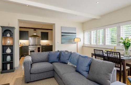 Louth House | Bluestone Cottage