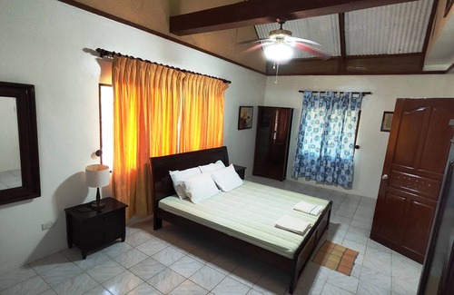 Moalboal Hotel | Bluewaves Resort - Basdaku by Hiverooms