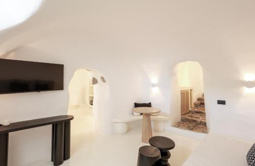 Pyrgos Apartment | Bluewhite Suites & Villa Santorini