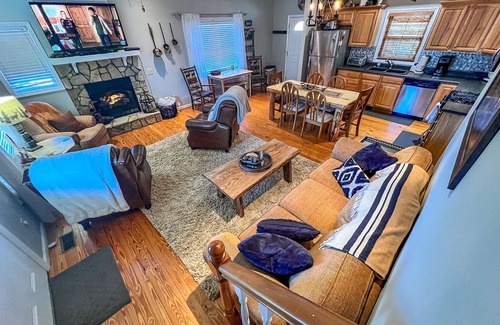 Buck Mountain Cabin | Bluff Mtn Retreat - Mountain Magic: October in the Carolinas