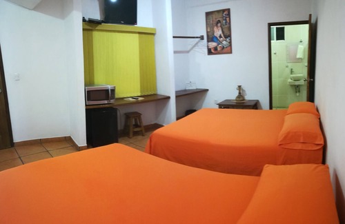 Coacoyul House | BM Zihua Casa de Huéspedes