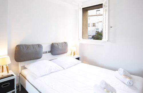 Antibes Old Town Apartment | BNB RENTING Chez Dominique - 1 bedroom 2-4pers Center Antibes Migrainier/1