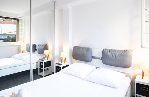 Antibes Old Town Apartment | BNB RENTING Chez Dominique - 1 bedroom 2-4pers Center Antibes Migrainier/1