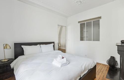 Saint-Merri Apartment | BnBNova - 2BR - Le Marais & Hotel de Ville