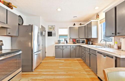 Central - Terry House | Bo360 Multi-Family Group Sanctuary with Hot tub