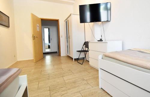 Mauenheim Apartment | Boardinghouse in Cologne *free WiFi*