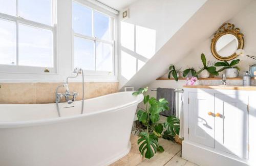 Whitstable House | Boat House, Relax in a Whitstable Fisherman's Cottage