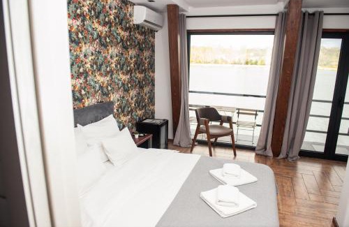 Veliko Gradiste Hotel | Boatel Copacabana